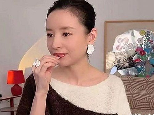 某知名网红因隐私泄露引发热议，事件发展值得关注